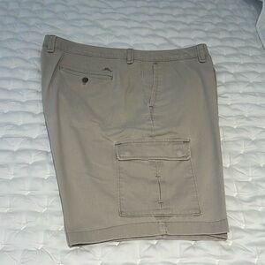 Tommy Bahama men’s  cargo shorts 
Size 42